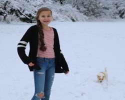 Analesse is accompanied by her white dog who became invisible in white snow. She shared a photograph with him where her dog could be recognized just w